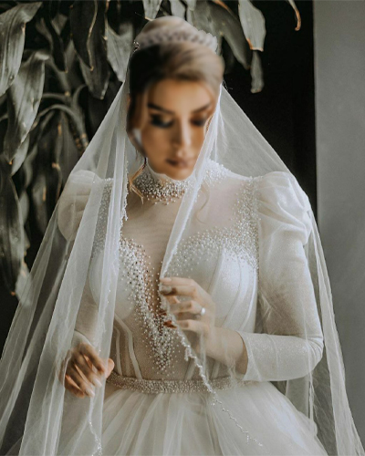 لباس مرواریددوزی شده پوشیده ی عروس