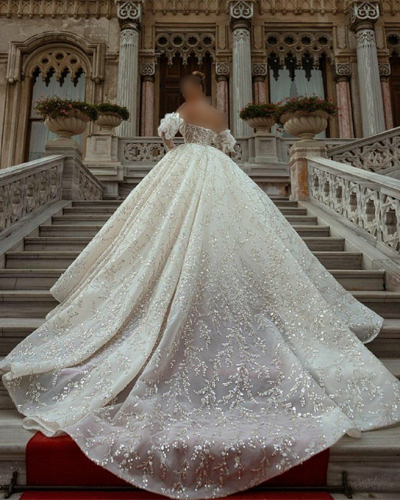 لباس دنباله دار عروس کار شده