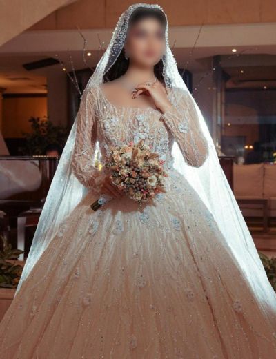 لباس عروس پوشیده با گل های برجسته