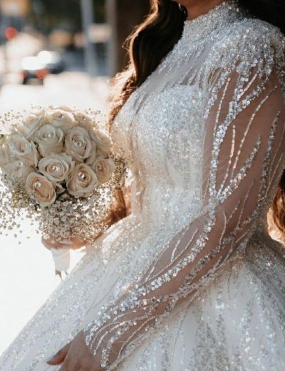 لباس عروس پوشیده با پارچه پولک دوزی شده