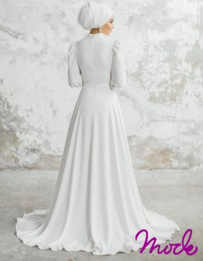 لباس سفید پوشیده برای فرمالیته عروس